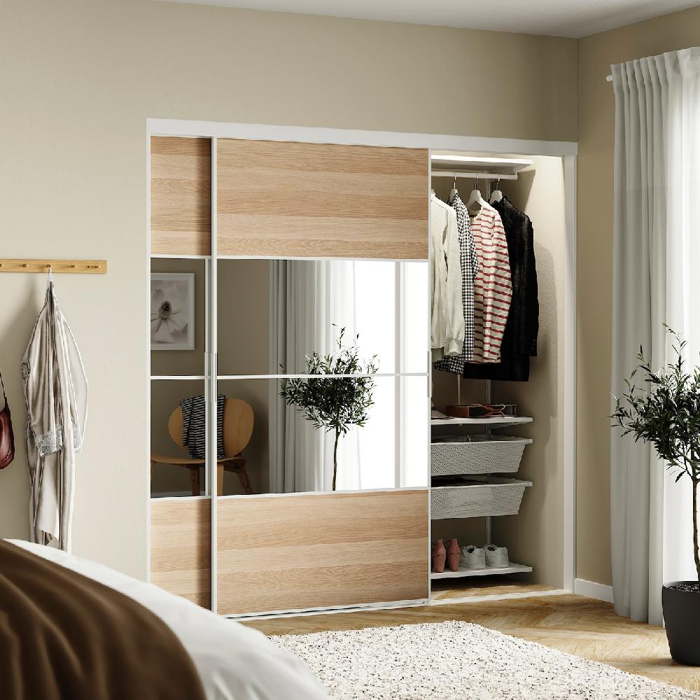 IKEA SKYTTA / BOAXEL Reach-in-Kleiderschrank +Schiebetür weiß Mehamn/Auli/Eicheneff wlas Spiegelglas 202x65x205 cm im Angebot