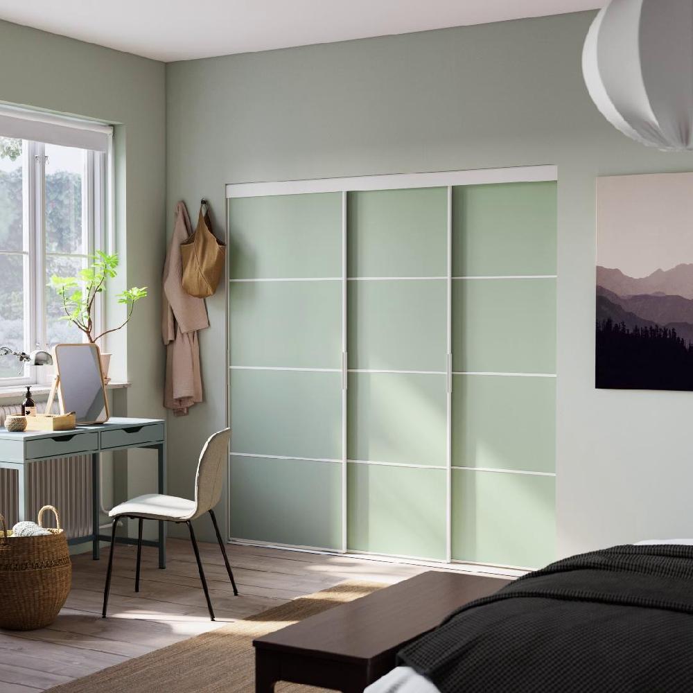 IKEA SKYTTA / PAX Kleiderschrank+Schiebetüren begehb. weiß doppelseitig/Mehamn hellgrün 226x160x205 cm Limitierter Zeitrabatt