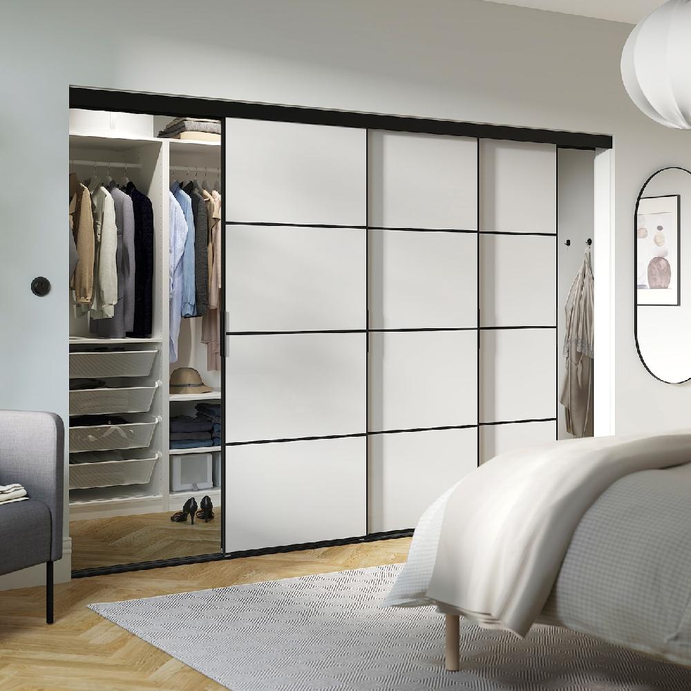 IKEA SKYTTA / PAX Kleiderschrank+Schiebetüren begehb. schwarz/Hokksund Hgl hgra 226x160x205 cm Versandkostenfrei