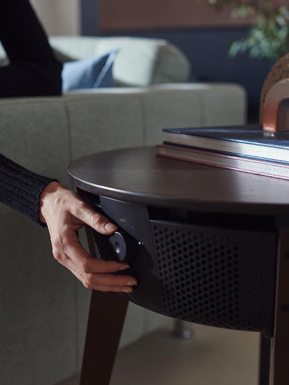 IKEA STARKVIND Tisch mit Luftreiniger gebeiztes Eichenfurnier/dunkelbraun smart Kostenlose Rückgabe