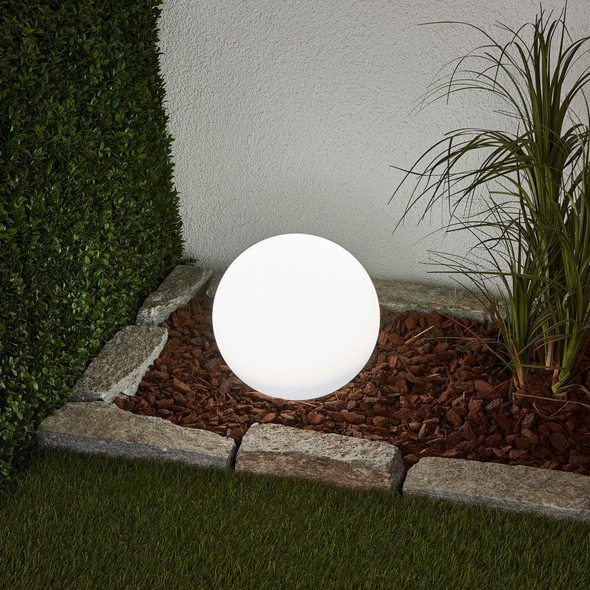 lampenwelt Lindby LED-Solarlampe Lago Ø 25 cm Kugel Erdspieß weiß