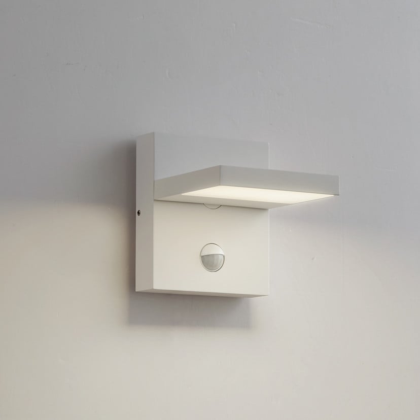 lampenwelt Lucande LED-Außenwandlampe Silvan weiß Sensor IP54 16cm